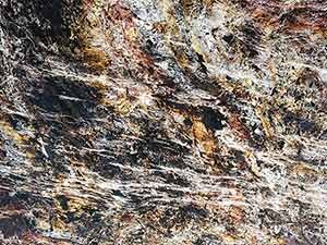 SKINROCK<sup>®</sup> Jungle Fire – Translucent</br>Quartzite/Cleft Finish