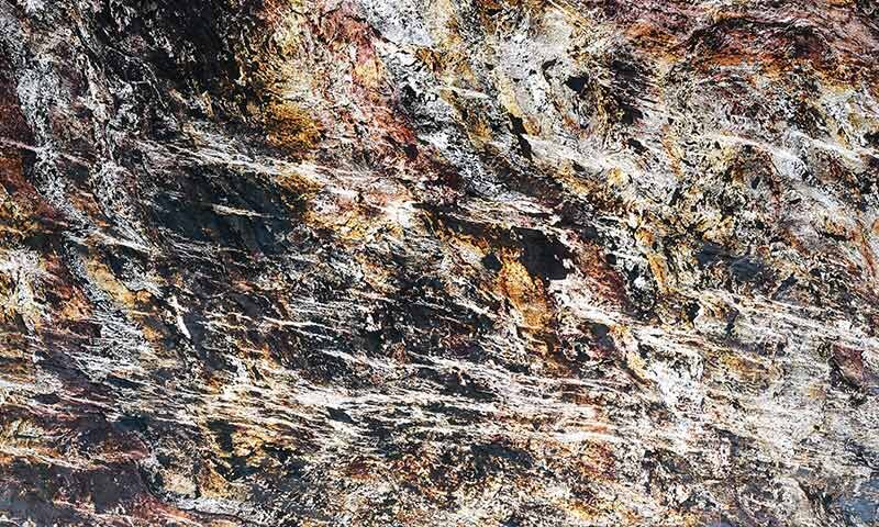 SKINROCK<sup>®</sup> Jungle Fire – Translucent</br>Quartzite/Cleft Finish
