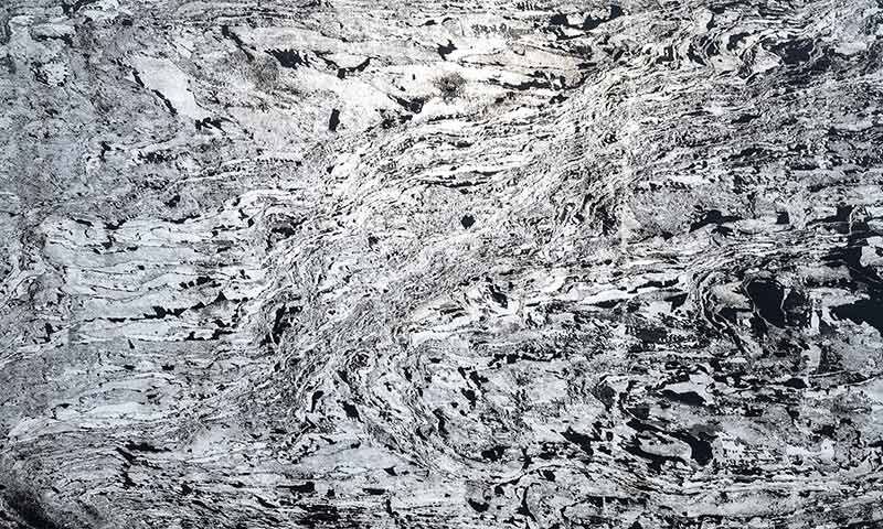 SKINROCK<sup>®</sup> Steel Black – Translucent</br>Slate/Cleft Finish